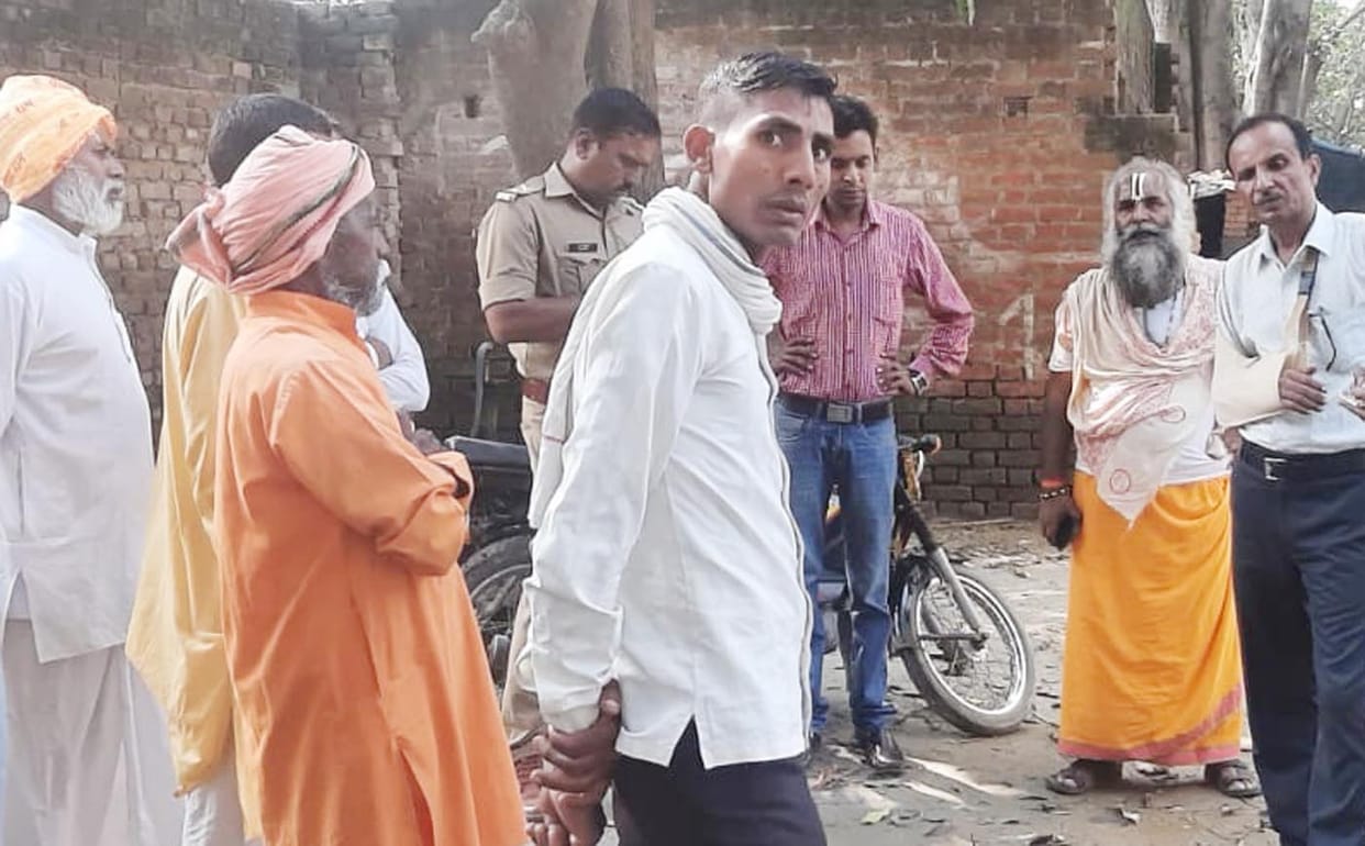 The death of the temple mahant who fell in the Ganges due to slipping on the ghat