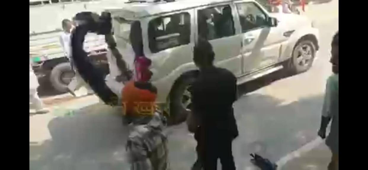 Black flags shown to Kuldeep and Bhavya Bishnoi's convoy in Khairampur village