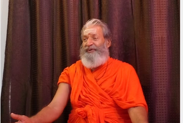 Gyanvapi dispute, Kashi Peethadheeshwar Narayananand said that the Muslim side should leave its claim