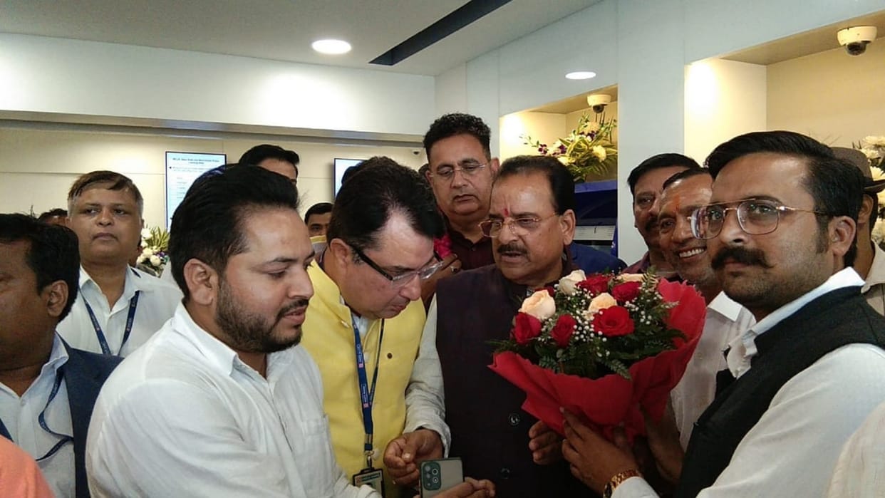 Union Minister Ajay Bhatt inaugurated the digital unit of HDFC Bank at Devpura Haridwar