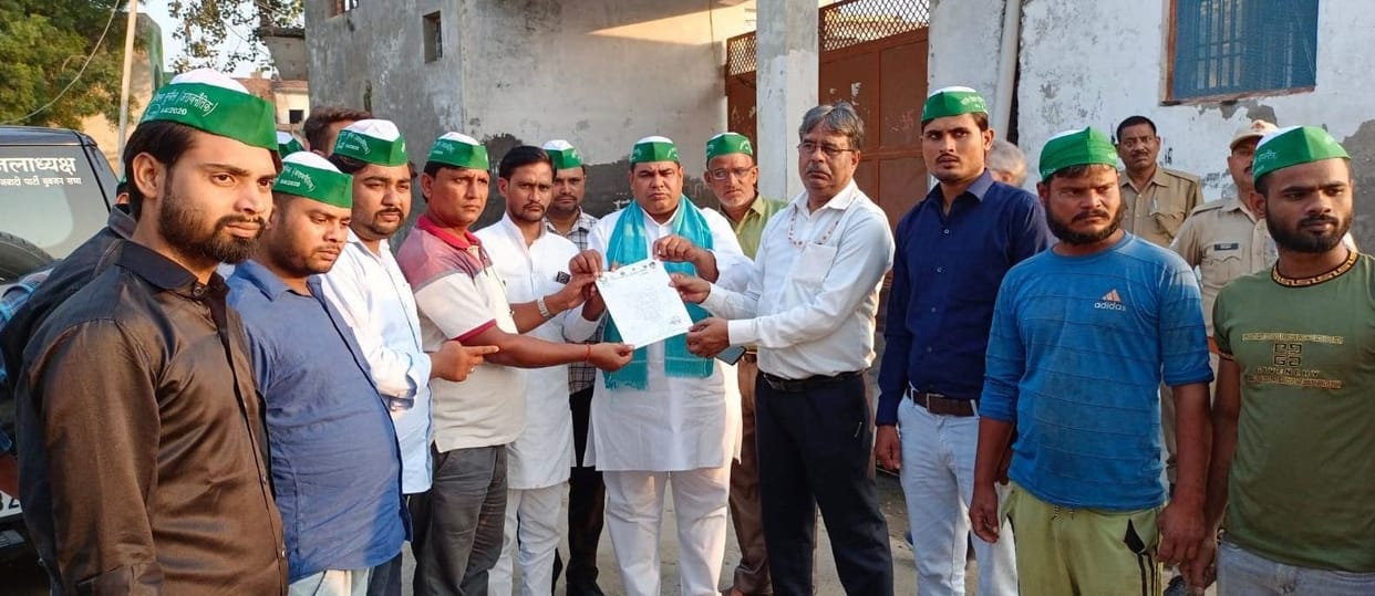 Farmers kept under house arrest at night, memorandum submitted during the day