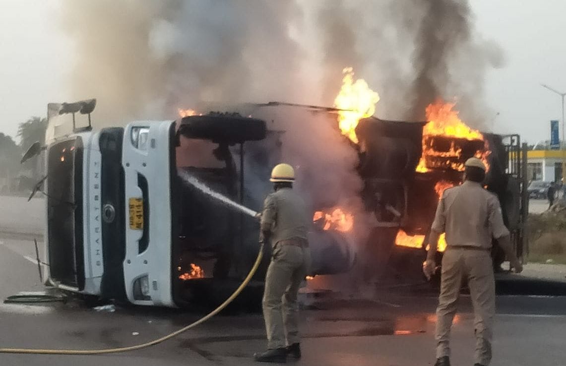 Container overturned due to brake failure, fire broke out