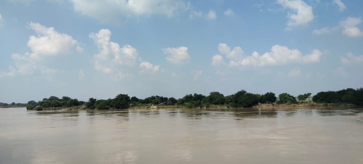 Stagnation in the water level of Rapti river, people got relief