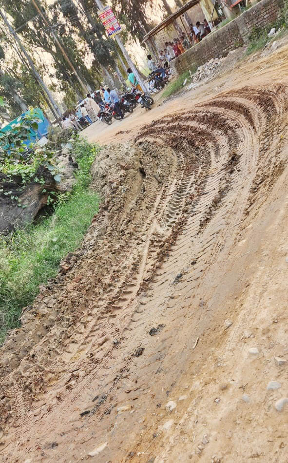 Bhakiyu's picket in protest against soil mining
