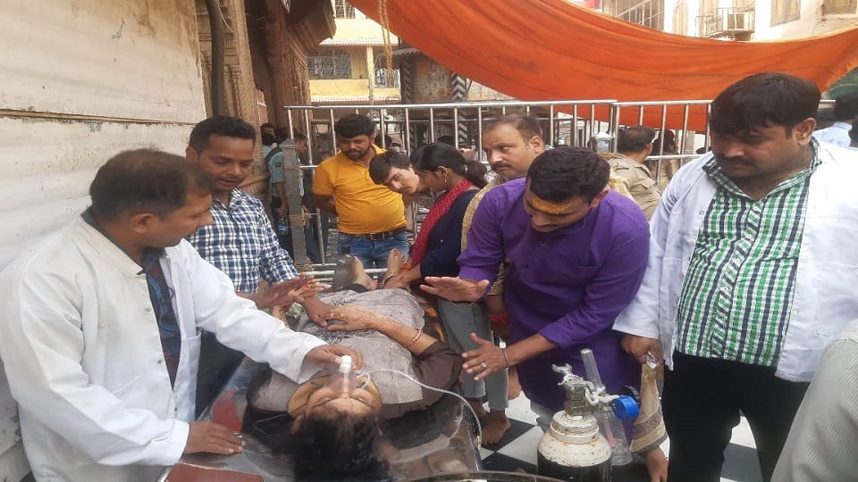 Banke Bihari Temple condition of woman deteriorated due to pressure of crowd in Banke Bihari temple Mathura