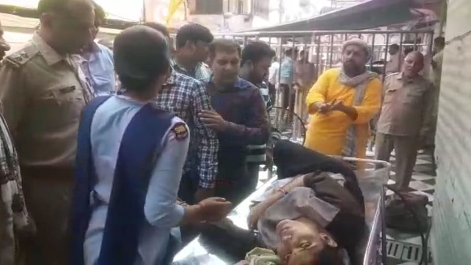 Banke Bihari Temple condition of woman deteriorated due to pressure of crowd in Banke Bihari temple Mathura