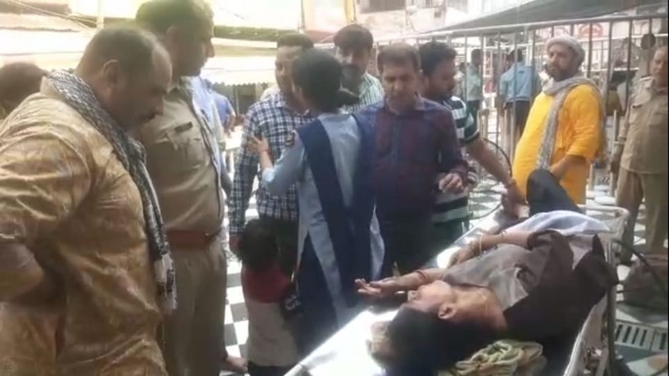 Banke Bihari Temple condition of woman deteriorated due to pressure of crowd in Banke Bihari temple Mathura