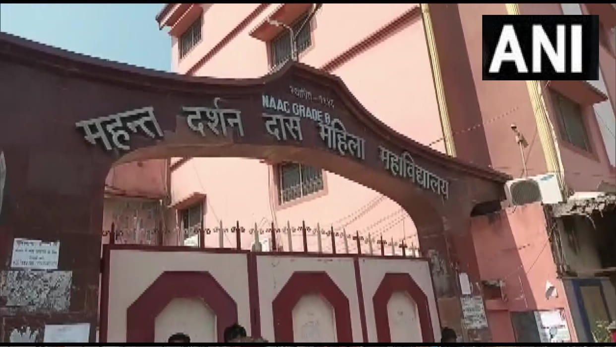Bihar Students protest against alleged removal of hijab during examination at MDDM College in Muzaffarpur