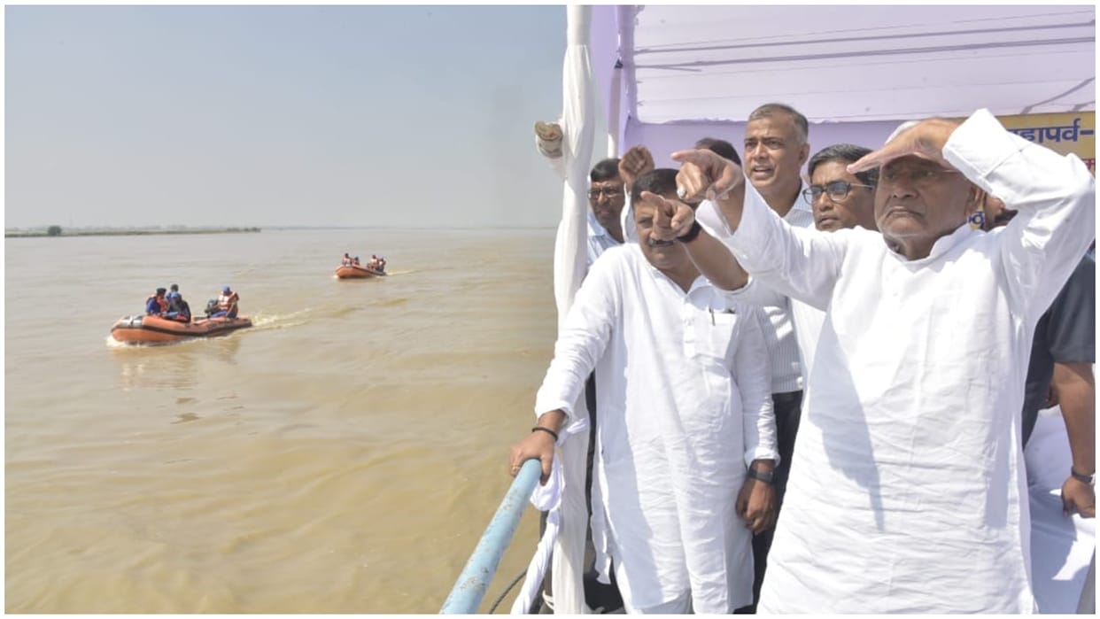Bihar CM Nitish Kumar steamer hits pillar during Chhath ghat inspection all onboard escape unhurt