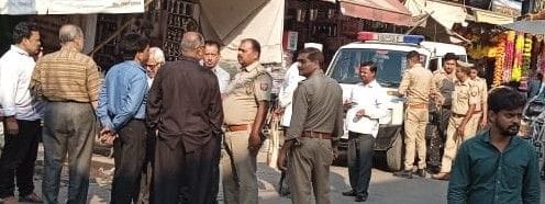 The crook ran away from the shop with a bag full of one and a half lakh rupees