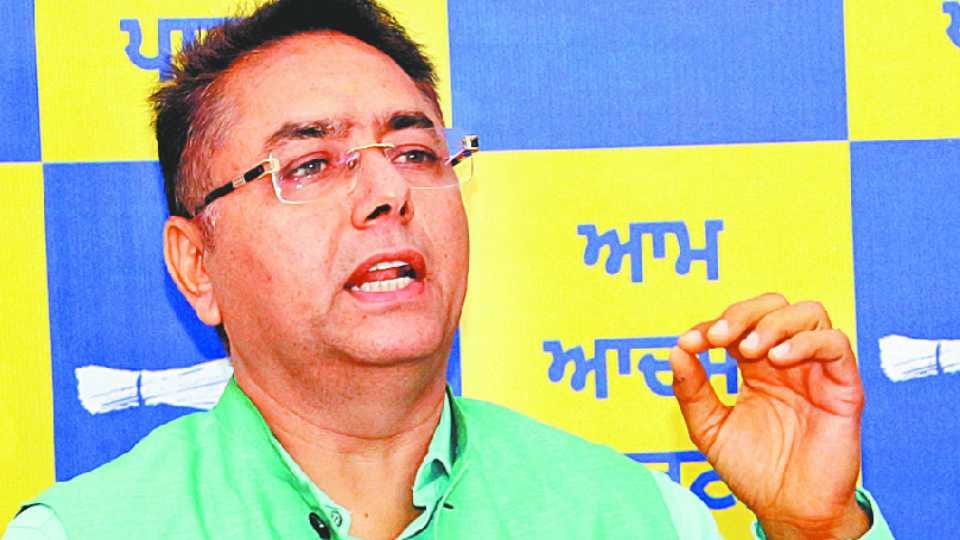 AAP presented seven months report card of Mann government