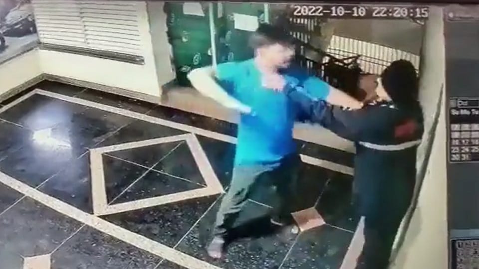 young man brutally beat up guard in Paradise Society of Rajnagar Extension Ghaziabad