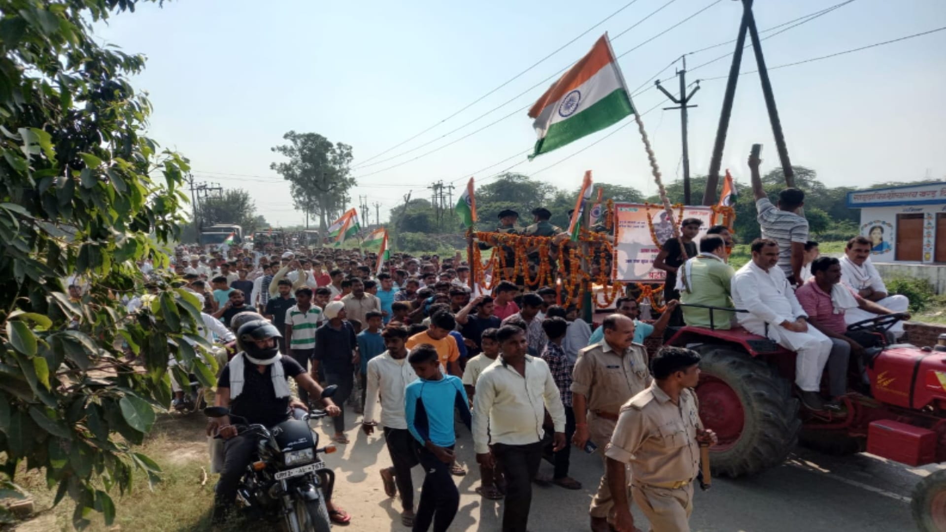 Muzaffarnagar: Martyr son farewell with military honors, crowd gathered in the last ride