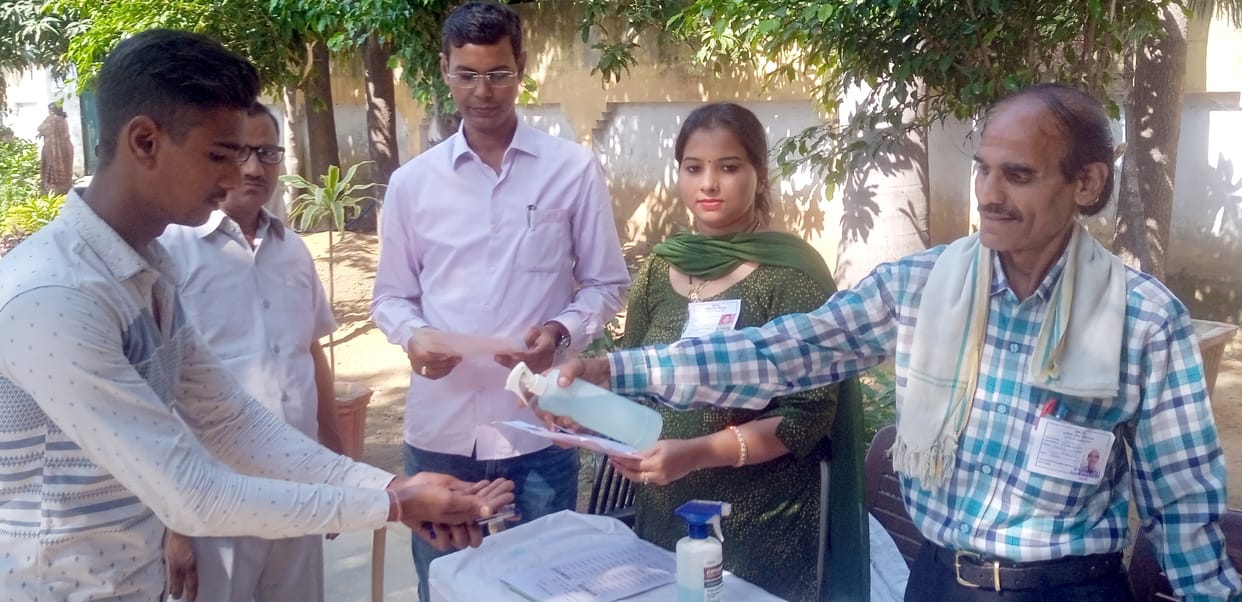 9183 candidates gave PET exam on the first day in the district