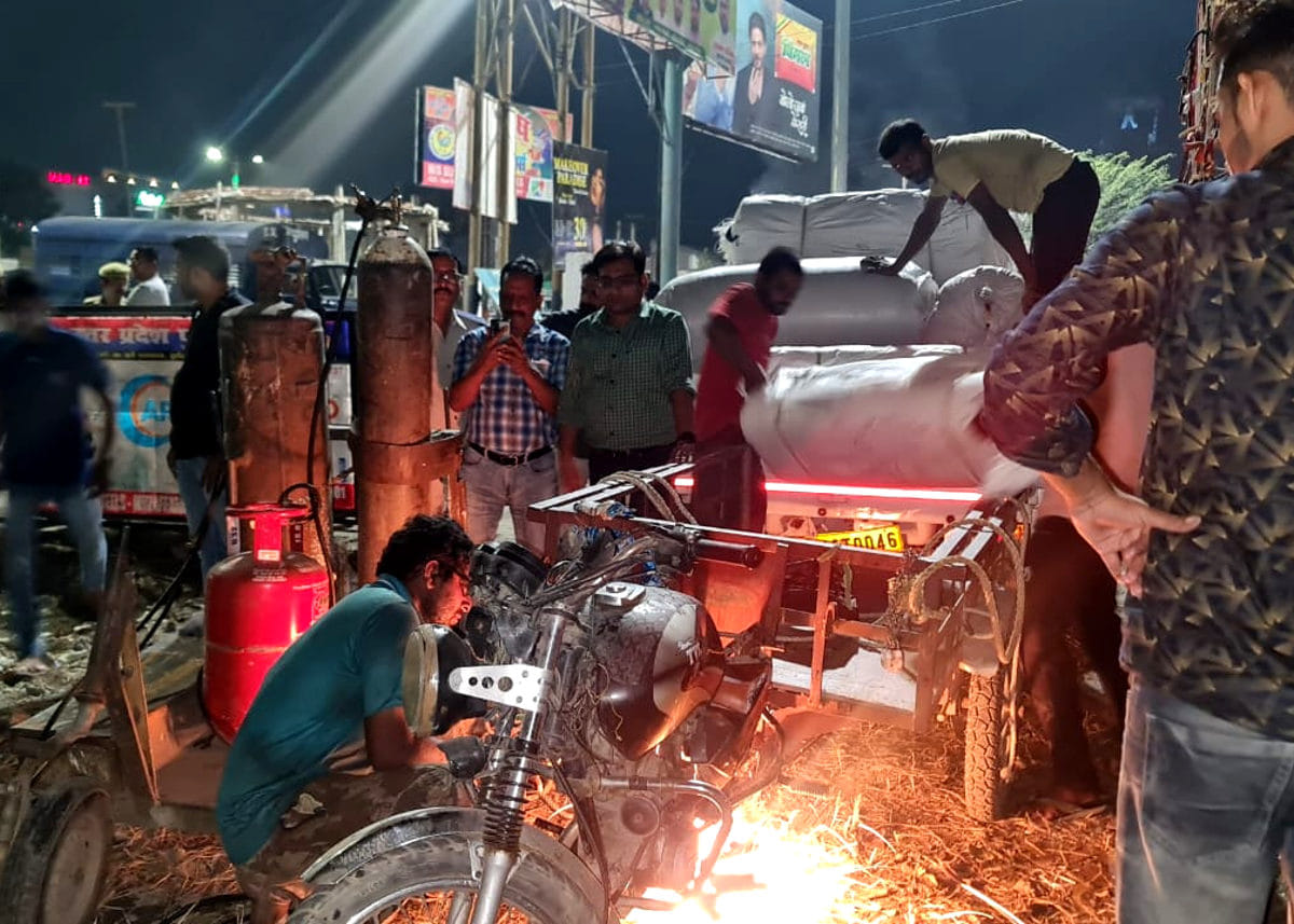 Jugaad vehicles were cut, the drivers created a ruckus