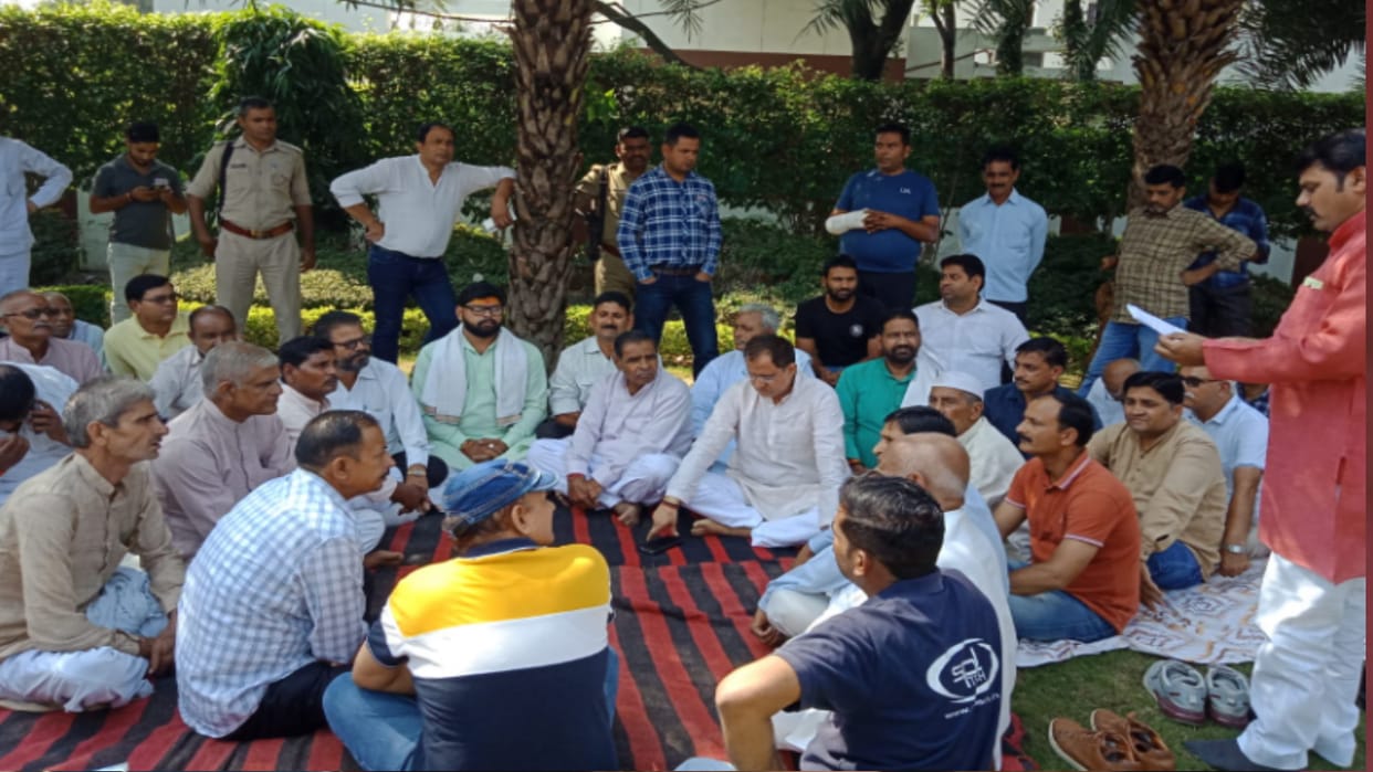 Meerut: MLC Dharmendra Bhardwaj said, farmers are sitting on dharna outside my house, tell me what to do sir