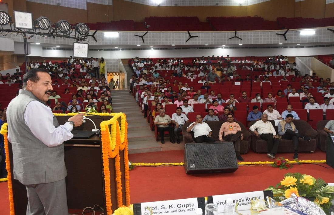 union Minister Jitendra Singh left after finishing his speech after seeing protest of students at IMS BHU