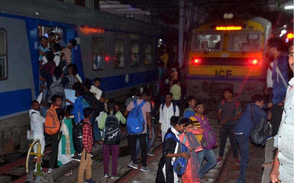 UP PET 2022 candidates faces problem in buses and trains Before examination and even after that