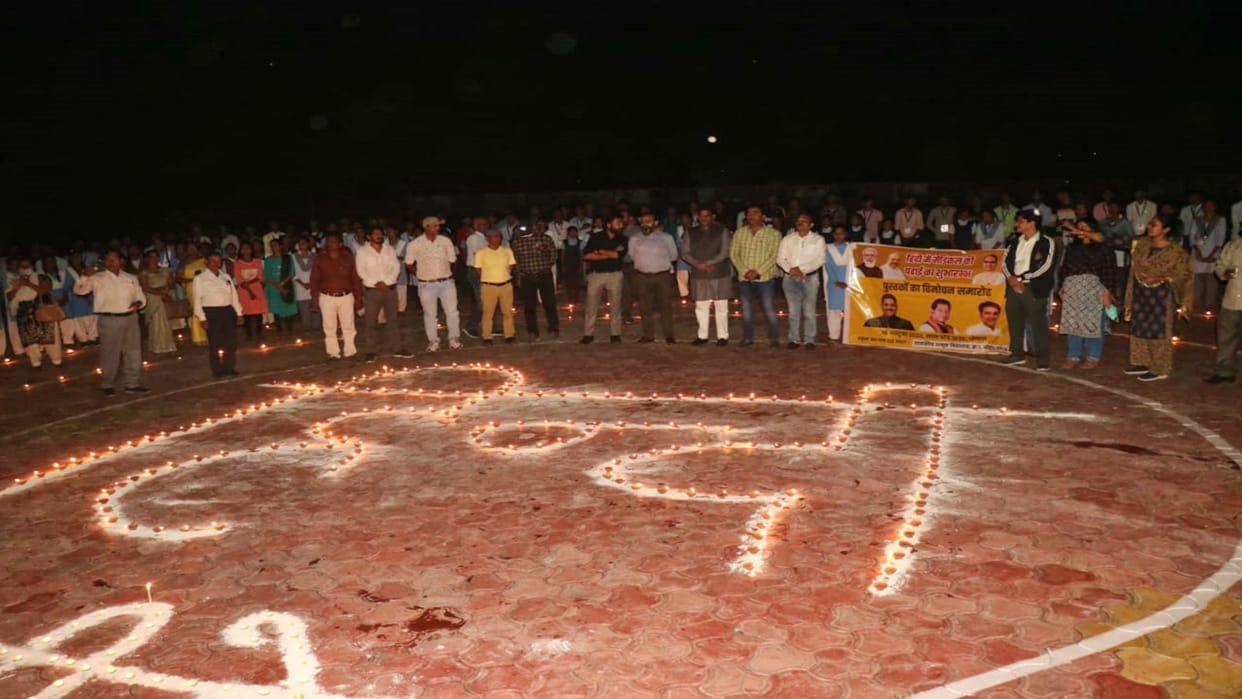 Welcomed Hindi course of medicine by making shape of Hindi with more than 500 lamps in Sehore