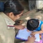 मां की शिकायत करने पुलिस चौकी पहुंचा बच्चा।
