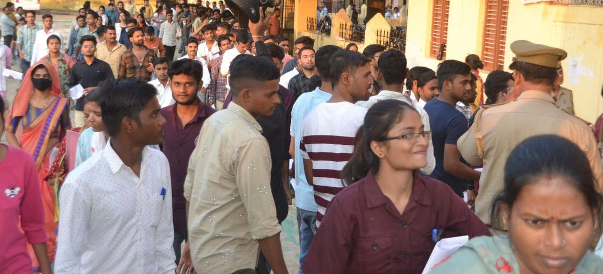 Kanpur Dehat: 8223 candidates appeared in two shifts at 16 centers, 3777 candidates left PET