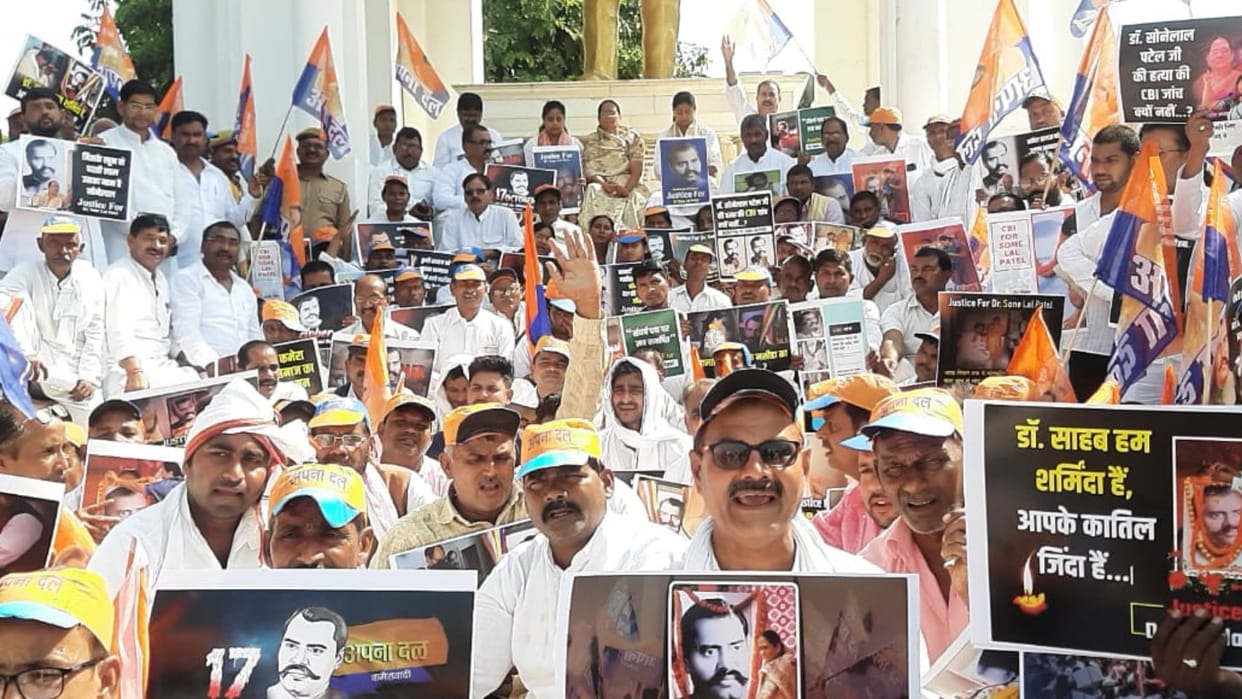 Pallvi Patel sits on Dharna and demands to CBI probe of her father's death.