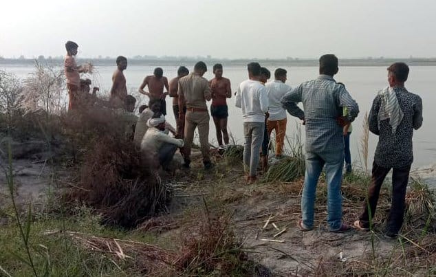 Two brothers drowned while bathing in Yamuna, search continues