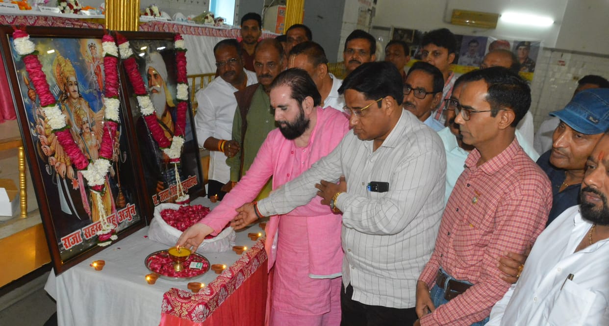 Our dream to make the country a world guru: Santoshanand Dev