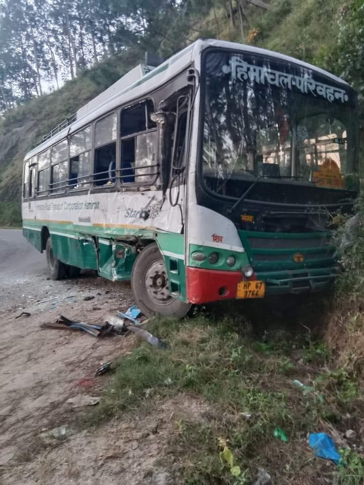 Truck accident in Bhota hamirpur