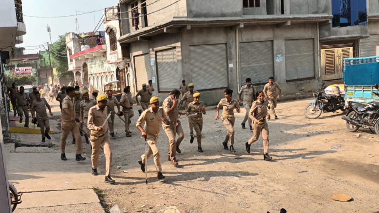 The villagers have attacked on police and officers in case of land dispute in Bijnor