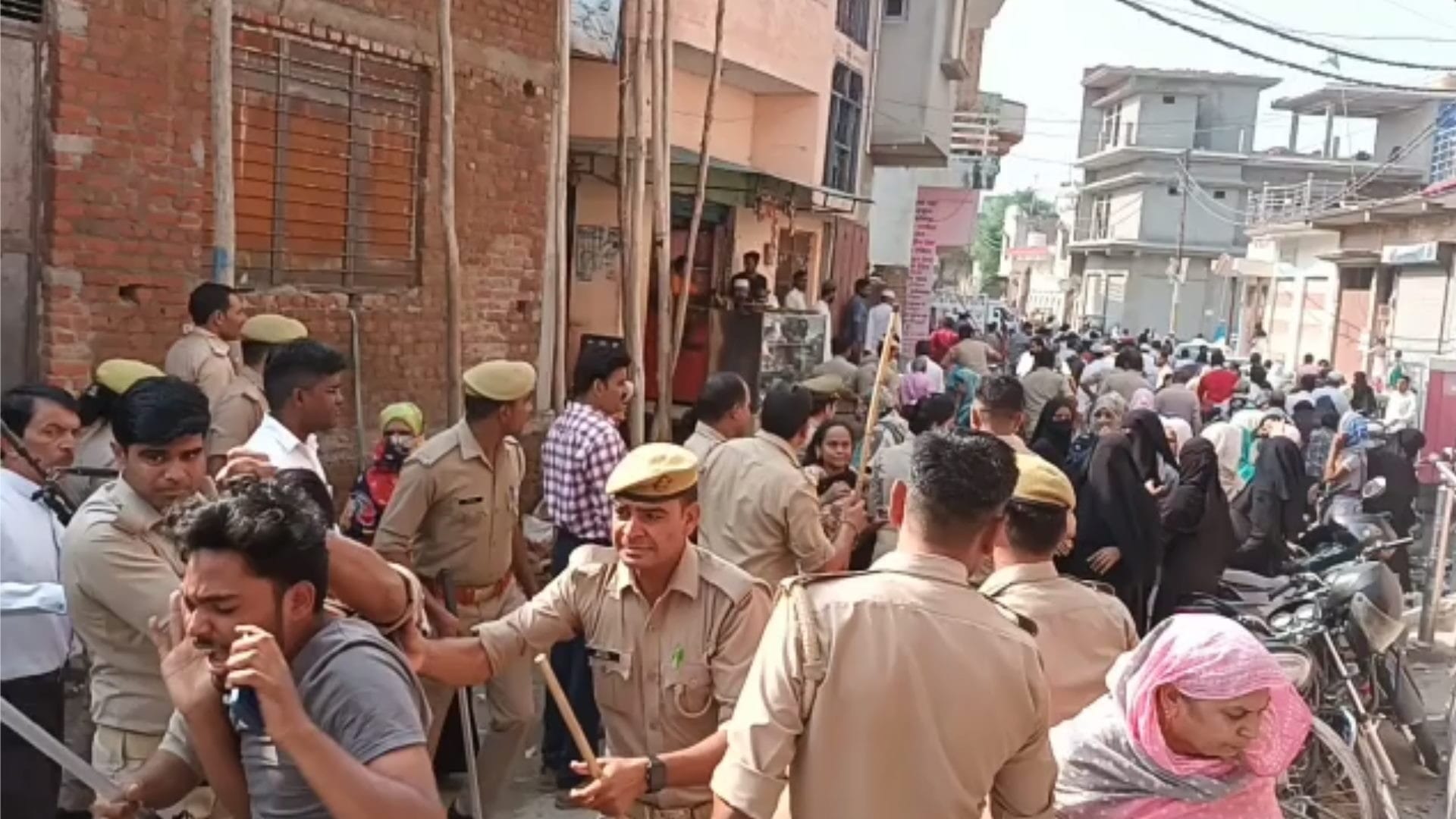 The villagers have attacked on police and officers in case of land dispute in Bijnor
