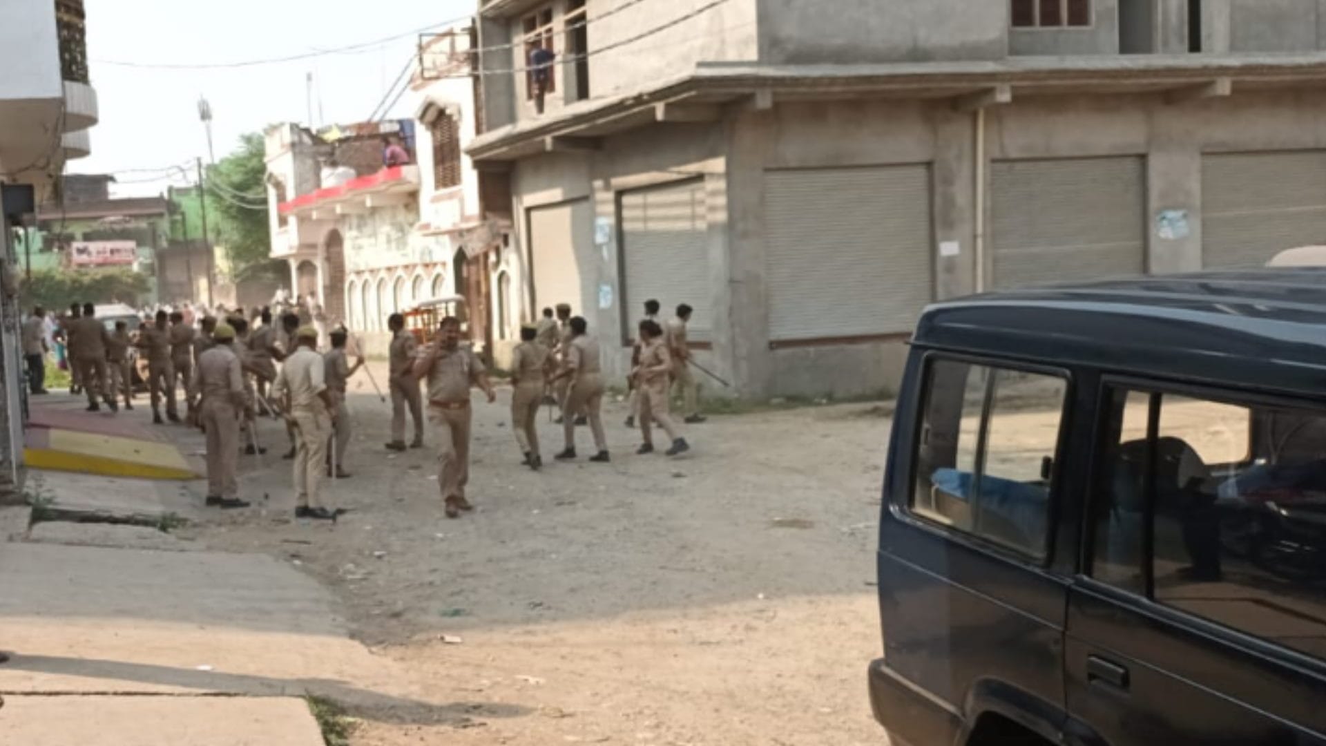 The villagers have attacked on police and officers in case of land dispute in Bijnor