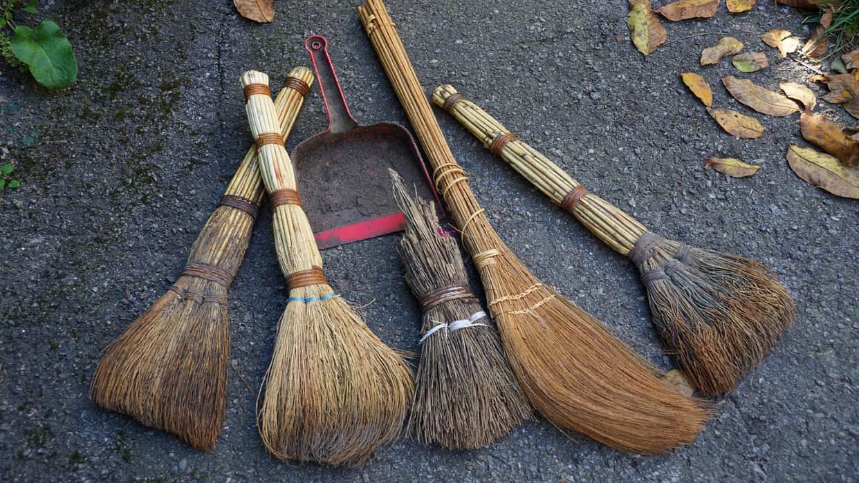 Dhanteras 2022 Which Type of Broom To Buy Know Importance and Significance