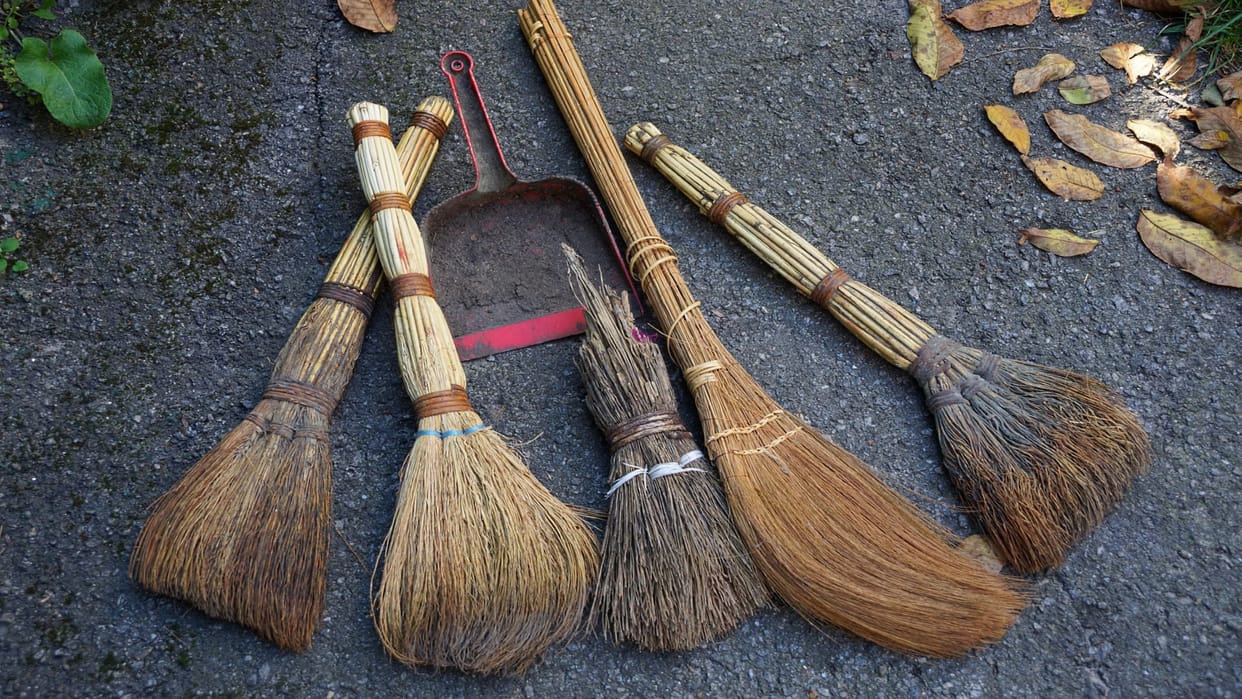 Dhanteras 2022 Which Type of Broom To Buy Know Importance and Significance