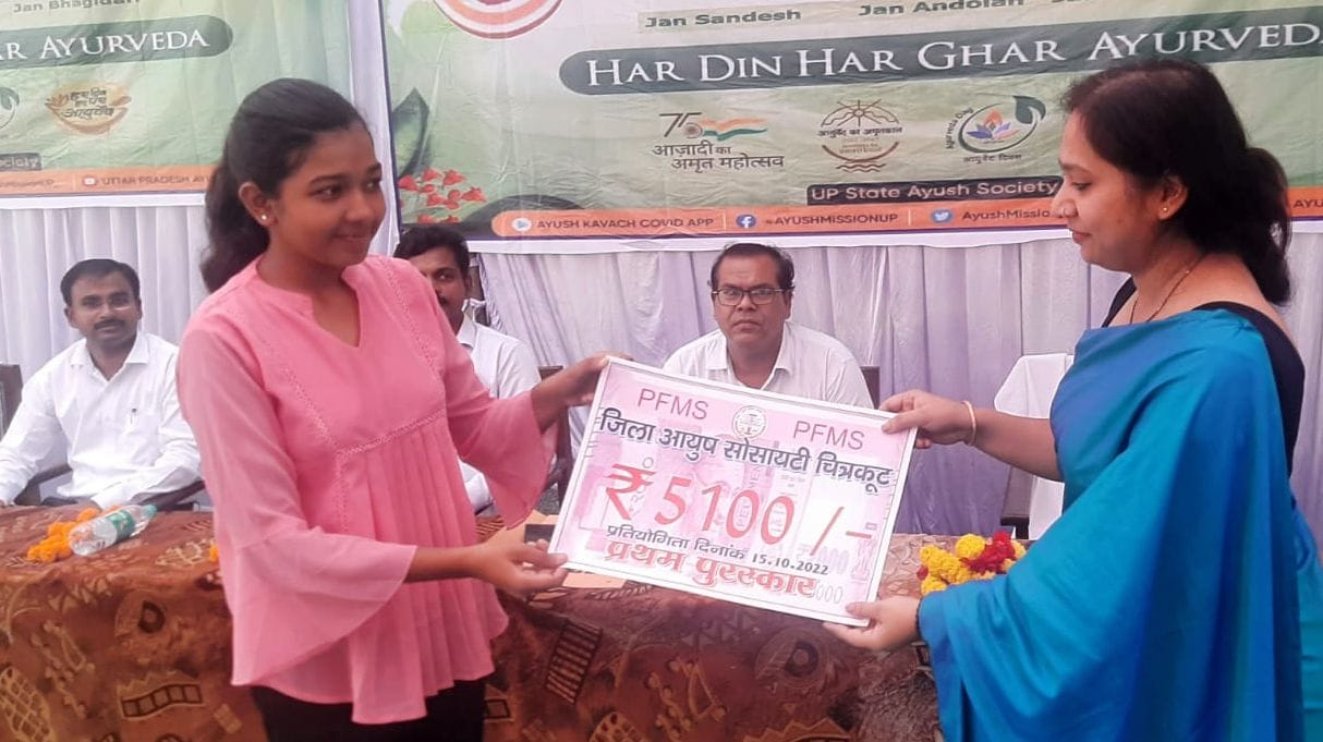 Chitrakoot: Ayushi tops in speech competition