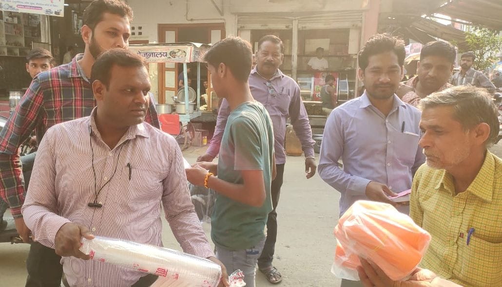 Hardoi, 12 kg polythene and thermocol seized