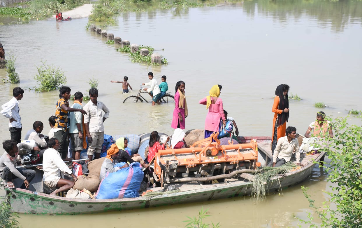 Ganga water entered Kasimpur village, officials took stock