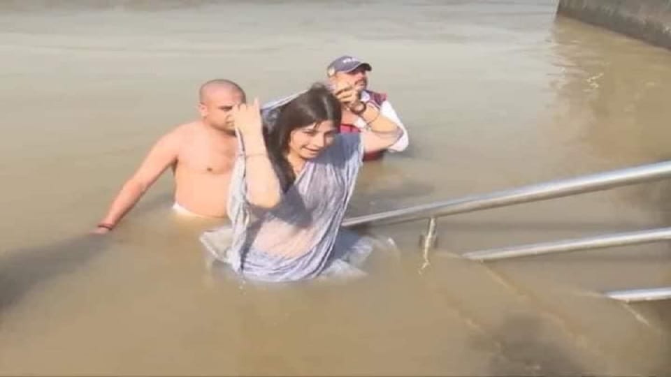 Mulayam's ashes flowed in Ganga: Akhilesh carried ashes in Haridwar, see photos