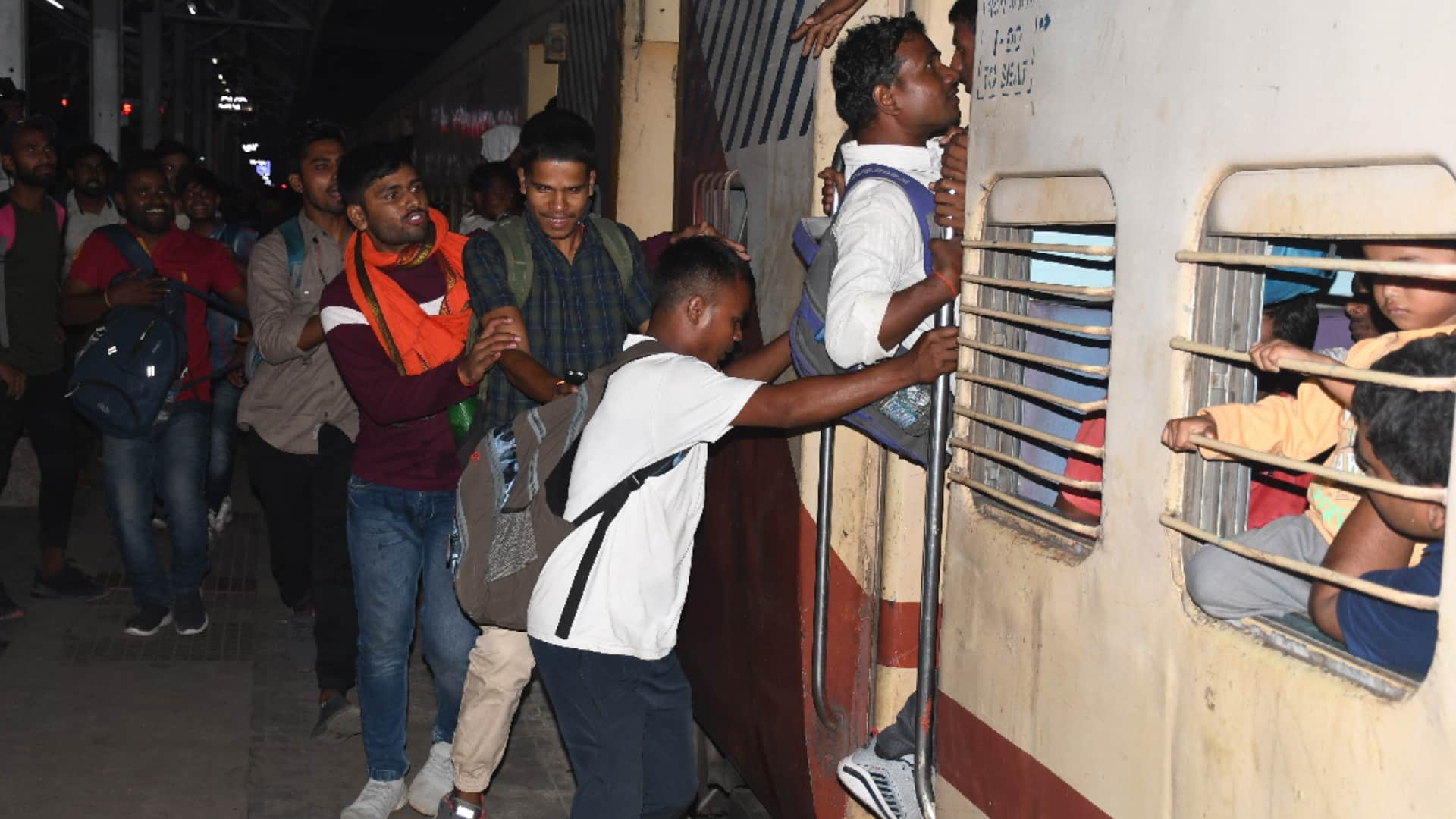 pet exam crowd of candidates gathered at railway station and bus stand in Gorakhpur