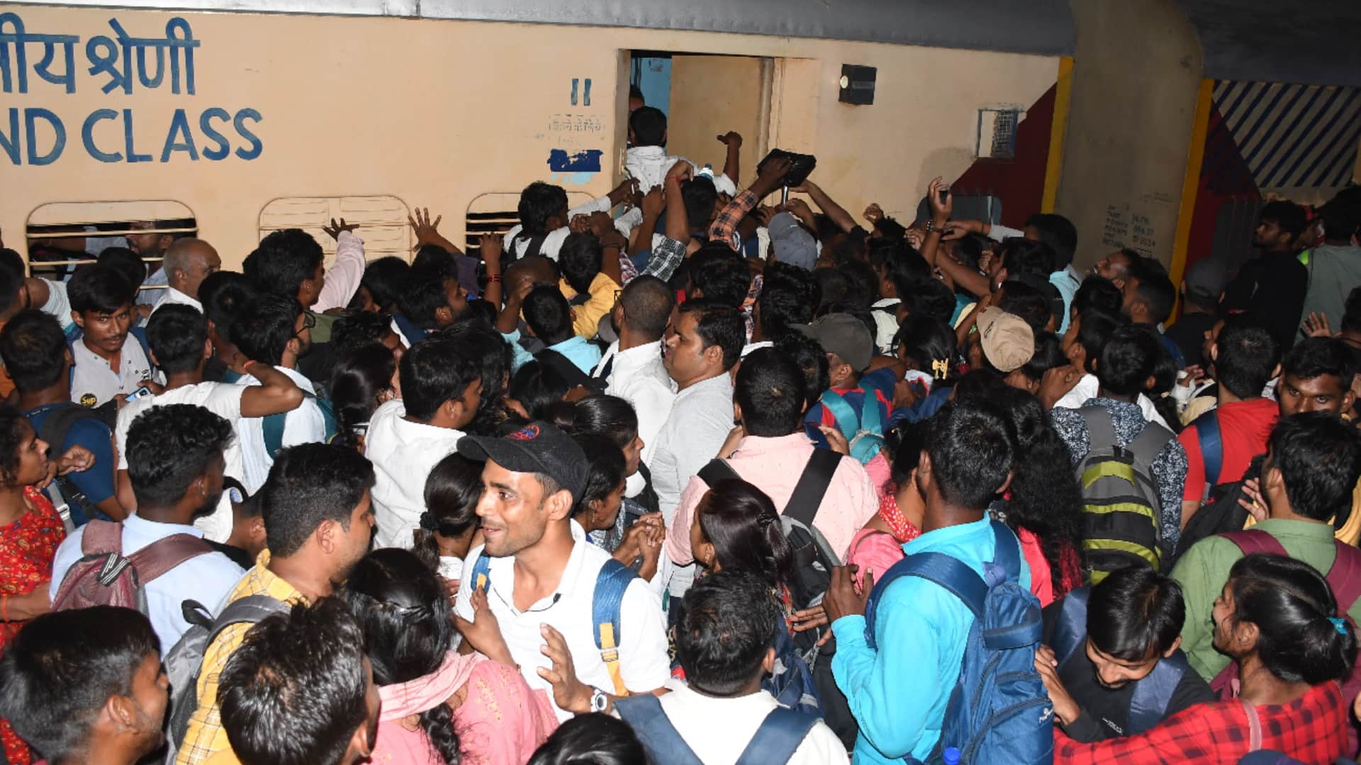 pet exam crowd of candidates gathered at railway station and bus stand in Gorakhpur