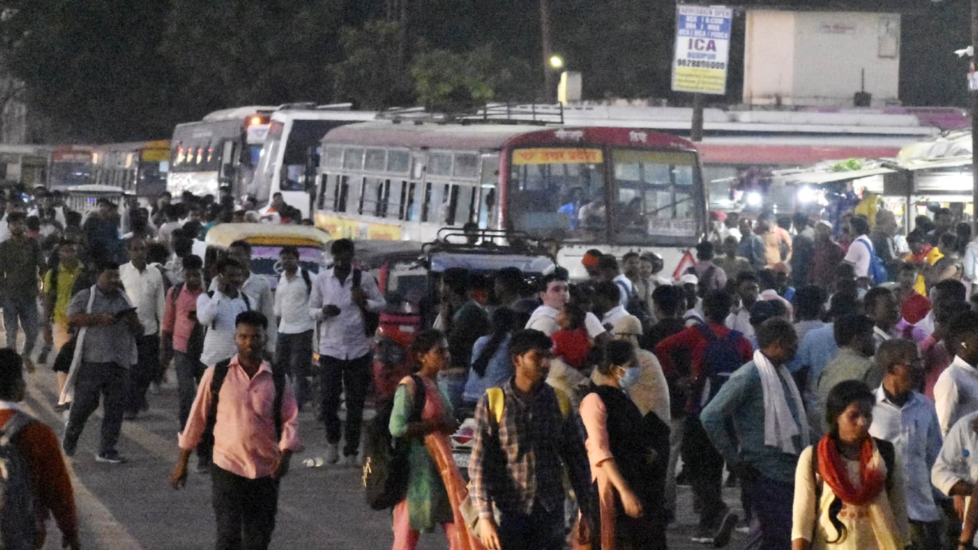 pet exam crowd of candidates gathered at railway station and bus stand in Gorakhpur