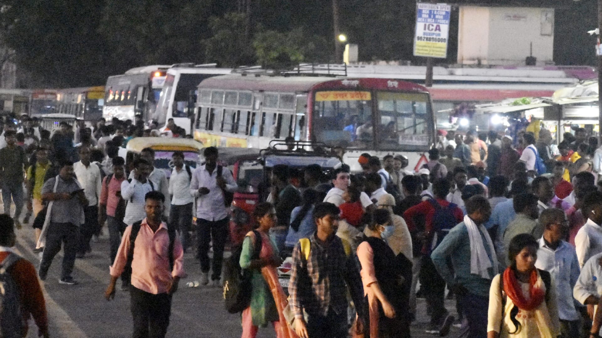 pet exam crowd of candidates gathered at railway station and bus stand in Gorakhpur