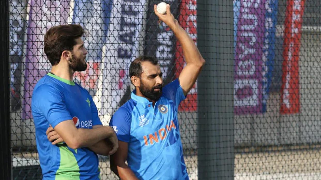 IND vs PAK Video Mohammed Shami becomes Shaheen Afridi mentor before India vs Pakistan T20 World Cup match