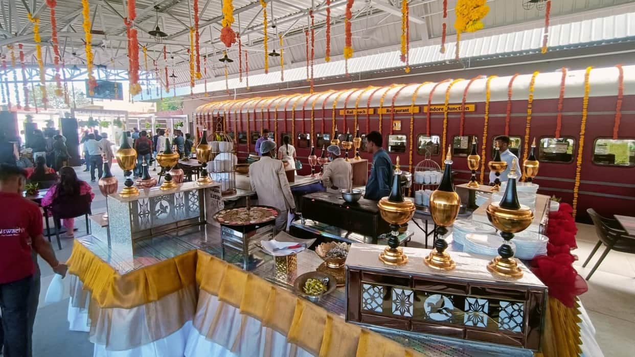 Railway coach restaurant opened in Lal Bagh Palace of Indore read more in hindi