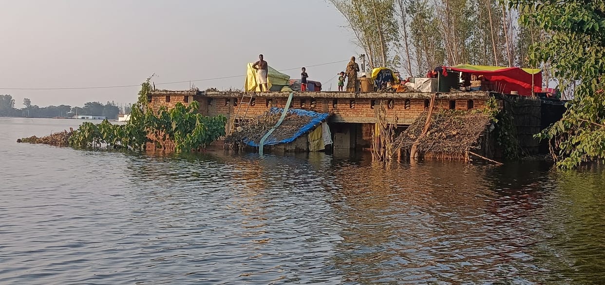 9 causualites and 359 villeges marooned due to flood
