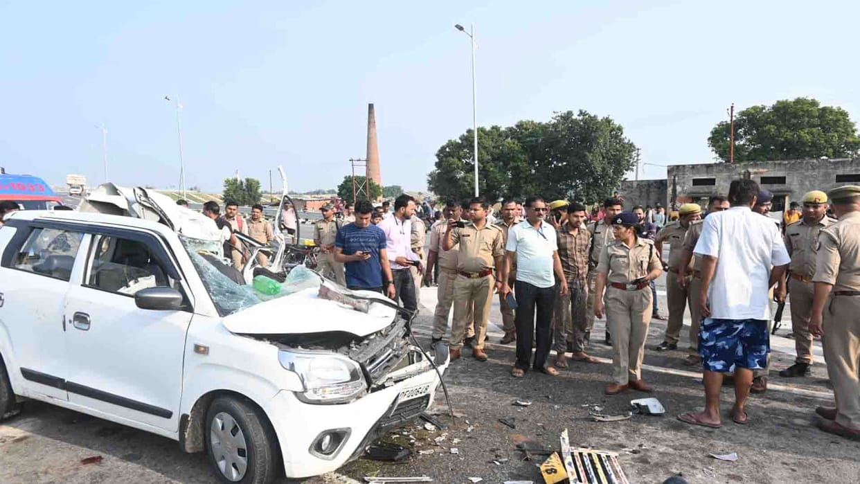 road accident in Auraiya, car collided with container, three dead including couple, two injured