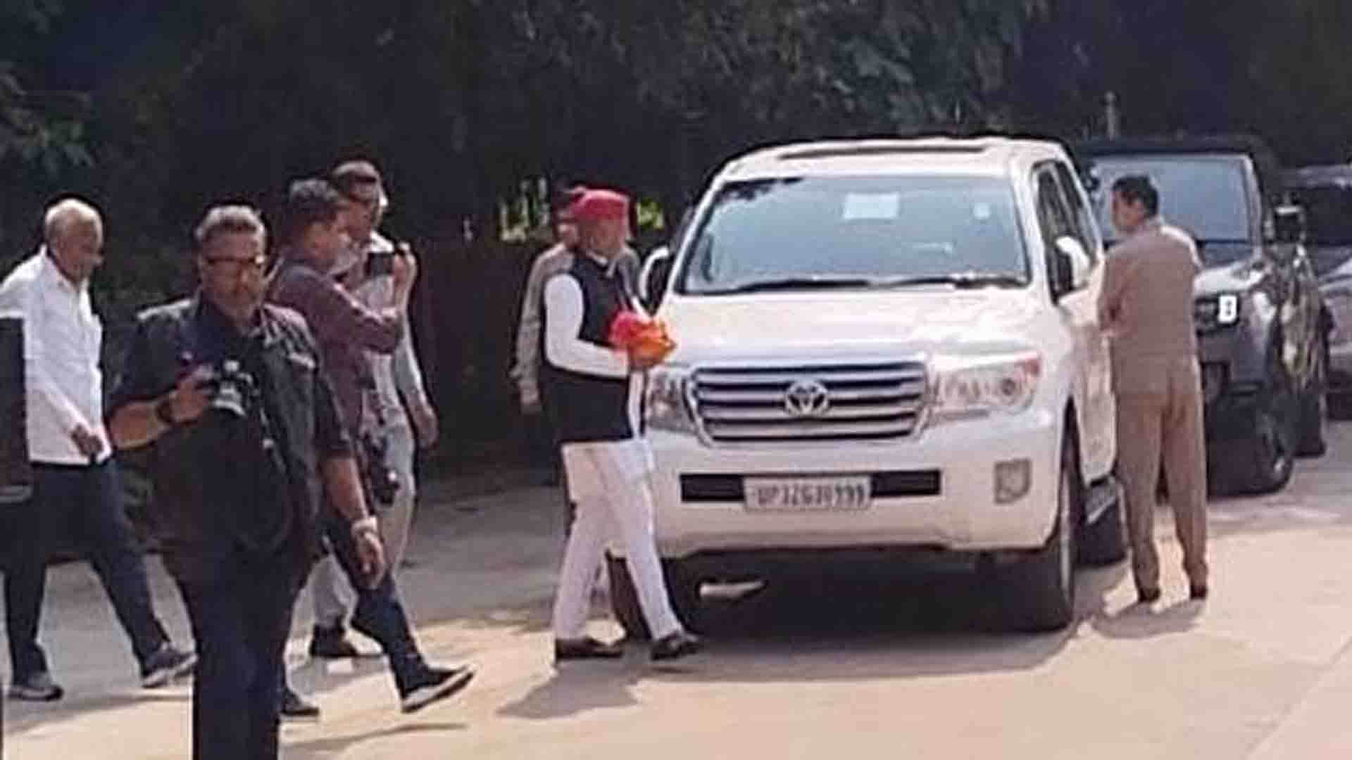 Mulayam Singh yadav ashes immersed at Har ki Paidi Akhilesh Yadav family Haridwar Uttarakhand news in hindi