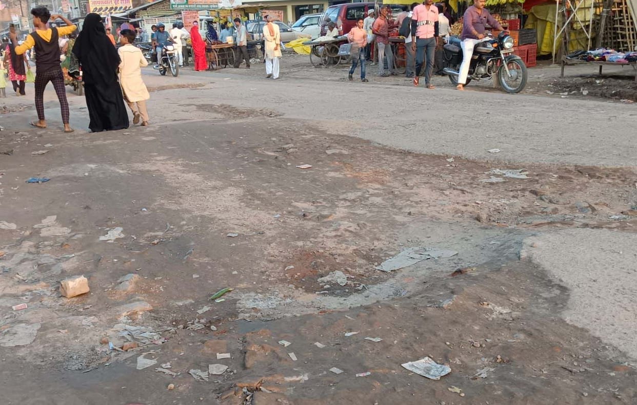 Roads of 550 villages of the district waiting to be repaired