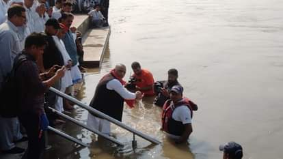 हरिद्वार गंगा में मुलायम सिंह की अस्थियां विसर्जित