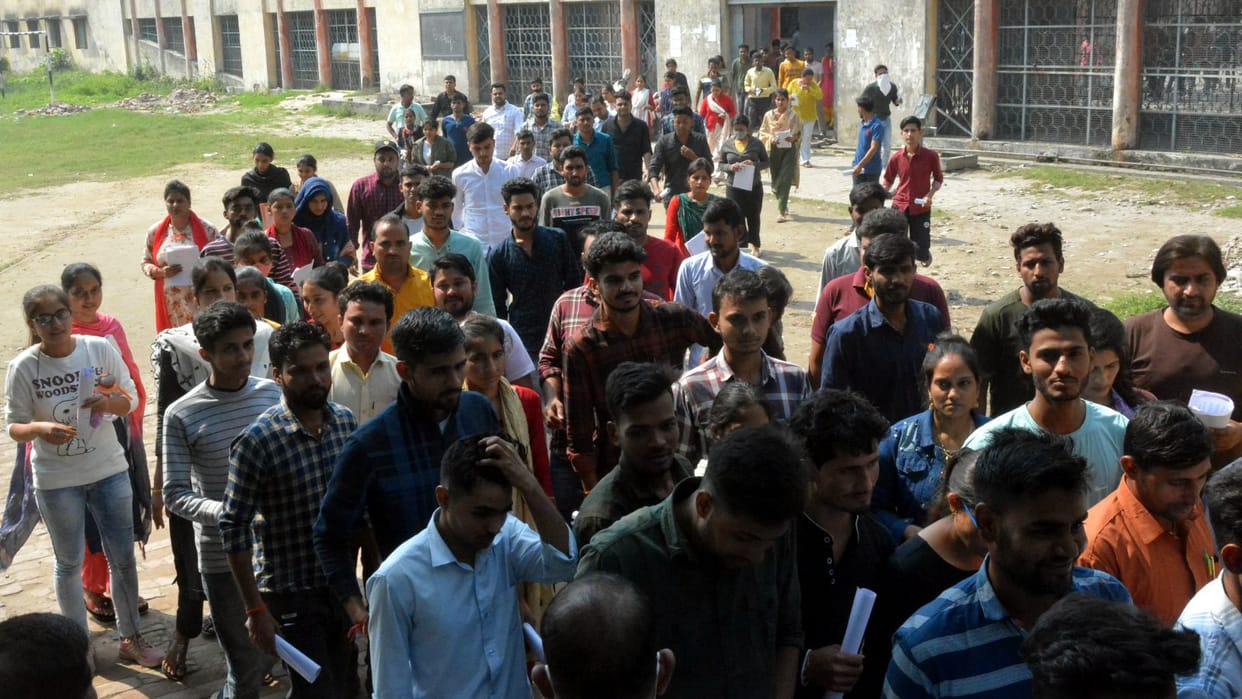 PET completed in the district, students stuck in jam